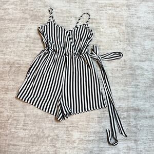 Halara Women’s XS Black White Striped Romper Shorts plunging V-neck Pockets